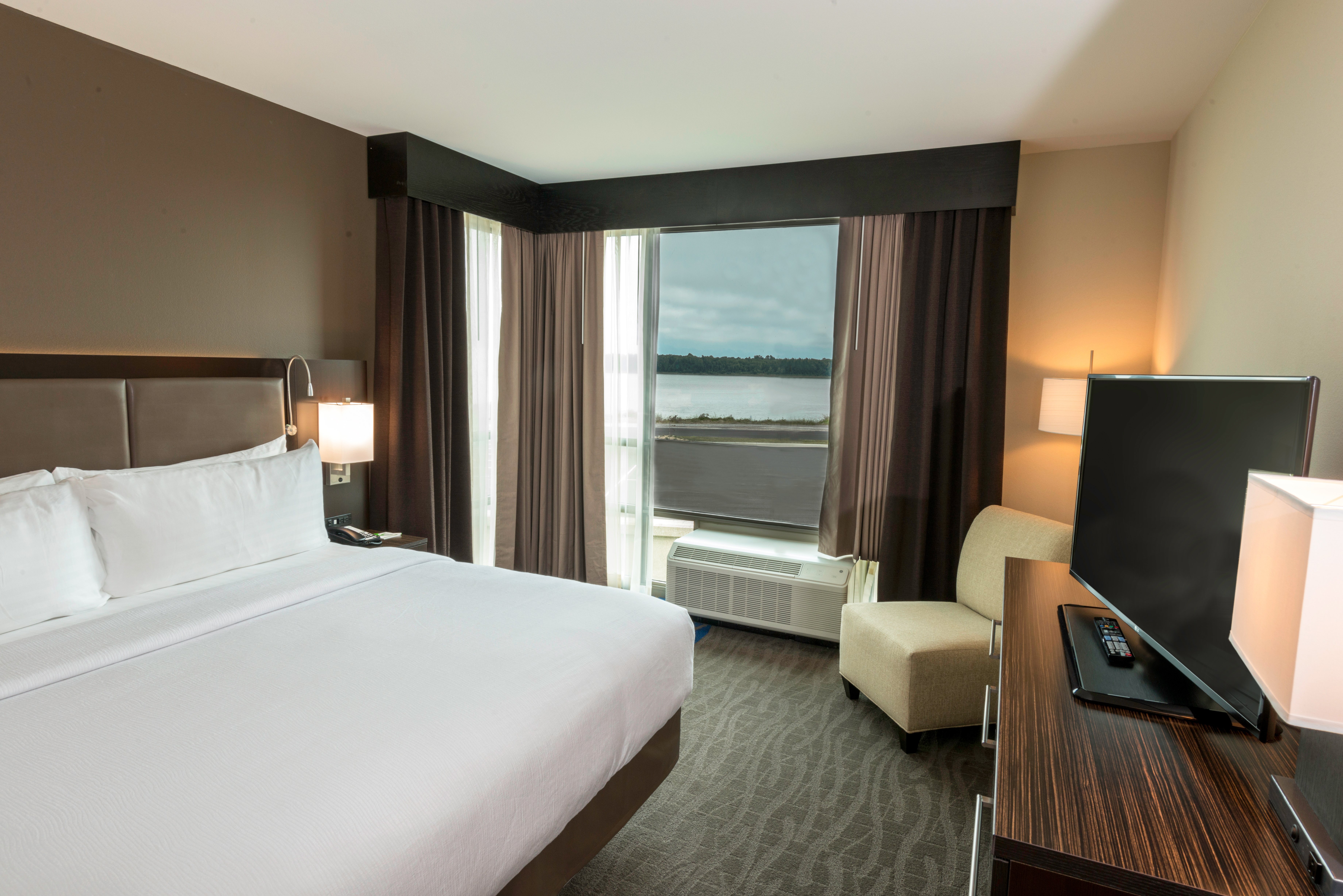 Holiday Inn Paducah Riverfront 25/78