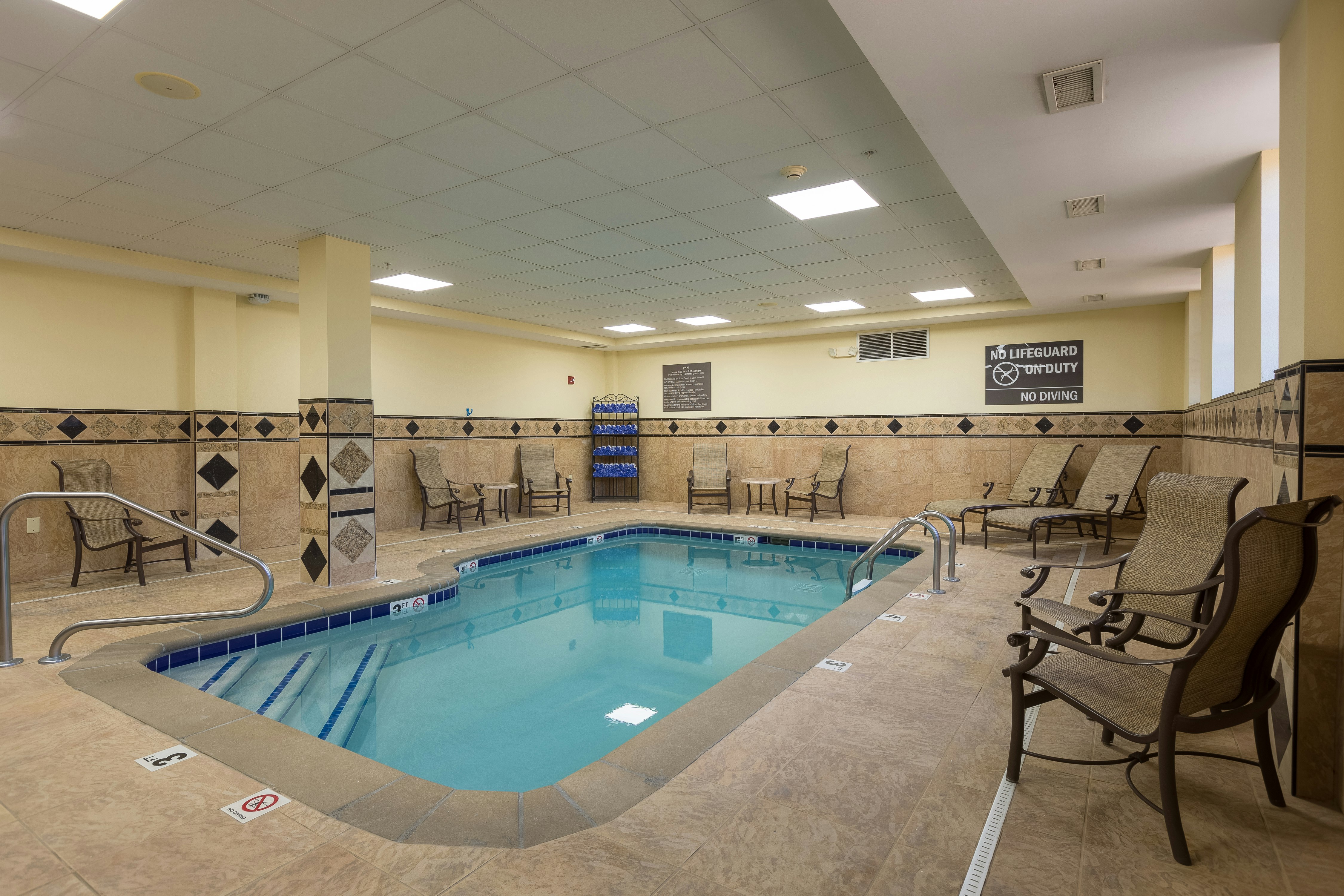 Hampton Inn Suites Knoxville Downtown 25/43
