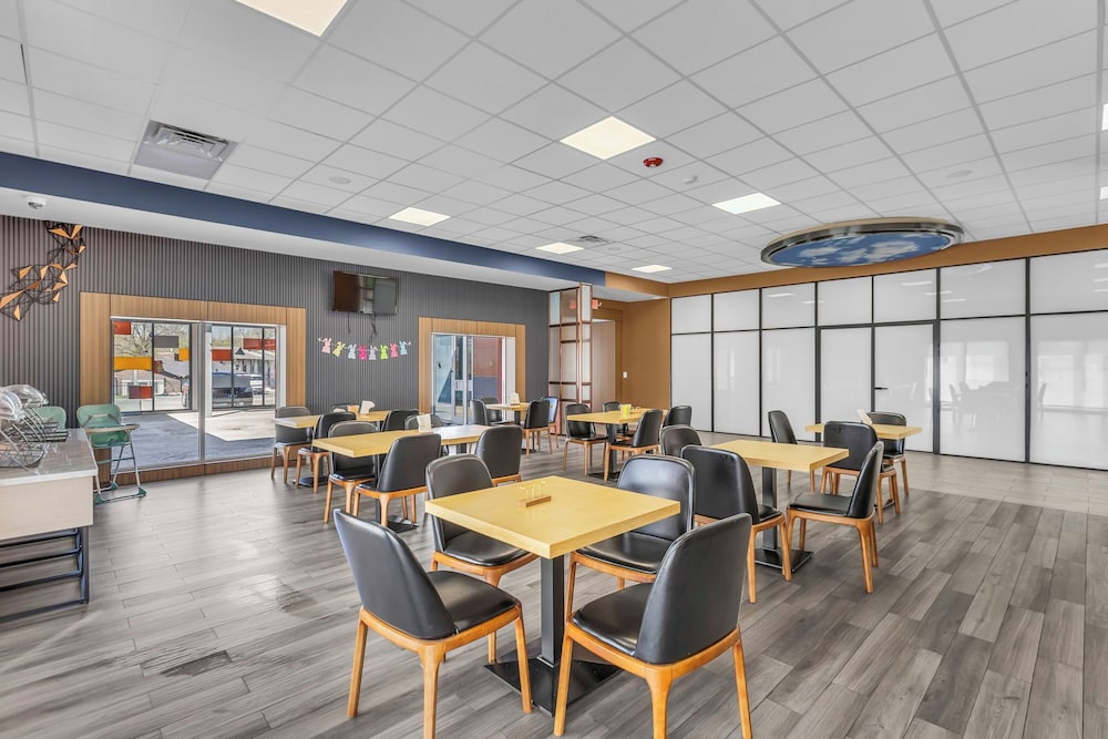 Baymont by Wyndham Kansas City North 18/24
