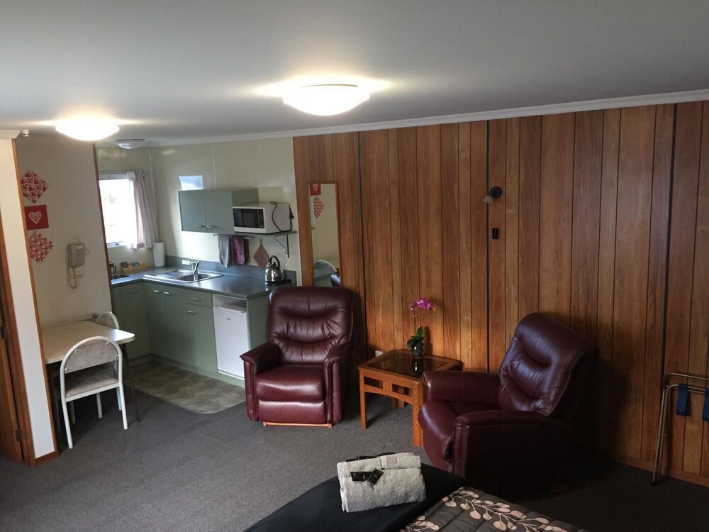 Alexandra Motor Lodge 41/70