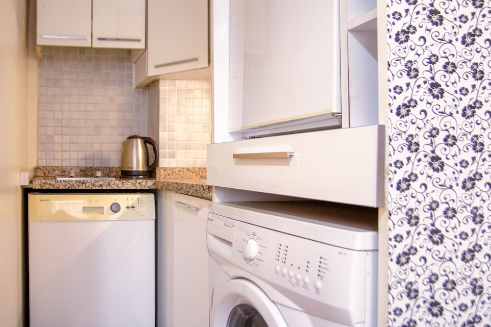 Fi Homes - Adults Only 30/31