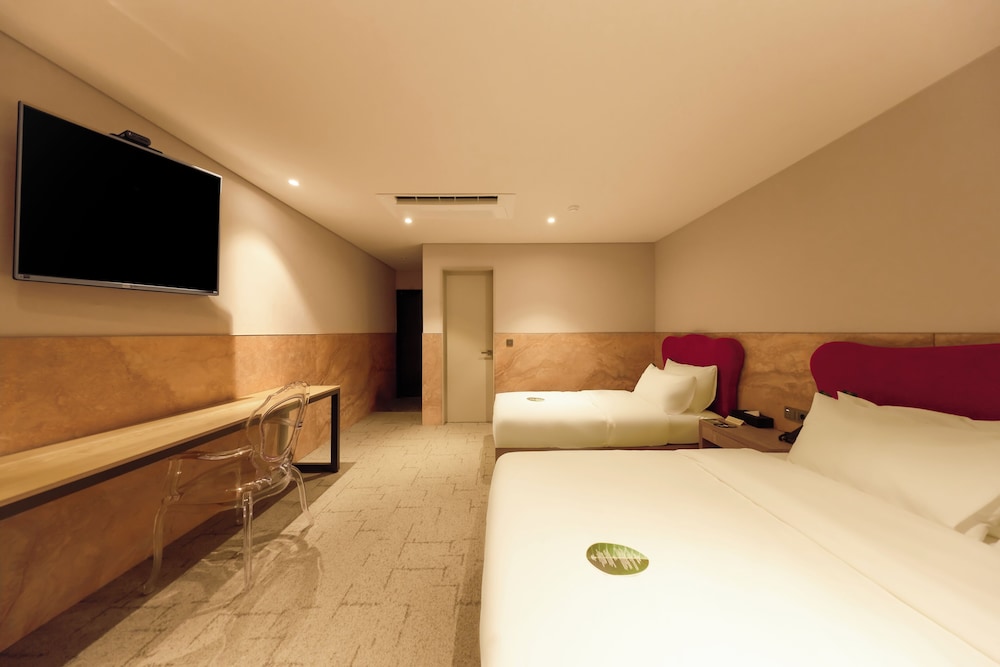 Capace Hotel 17/73