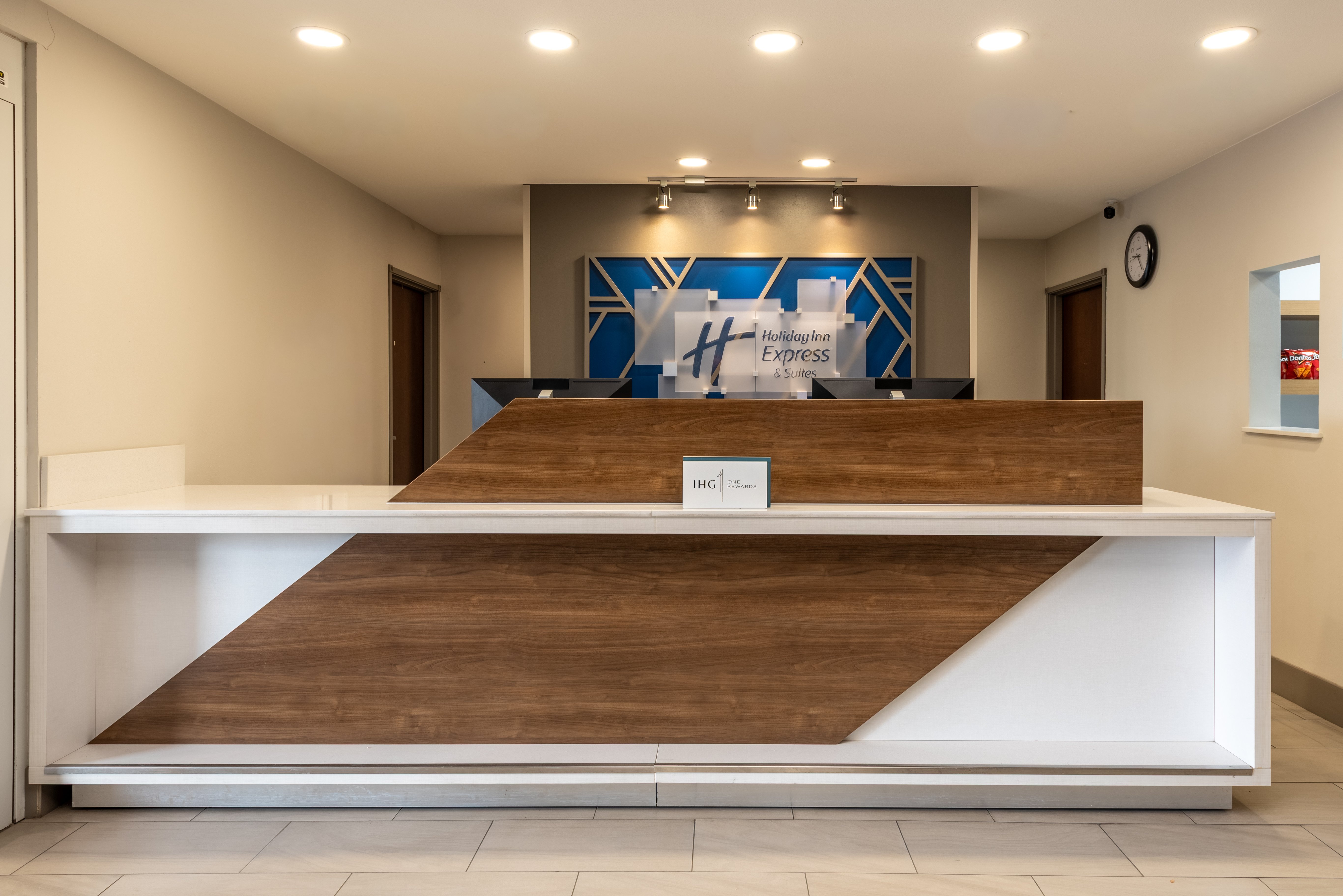 Holiday Inn Express Hotel & Suites Lamar 15/78