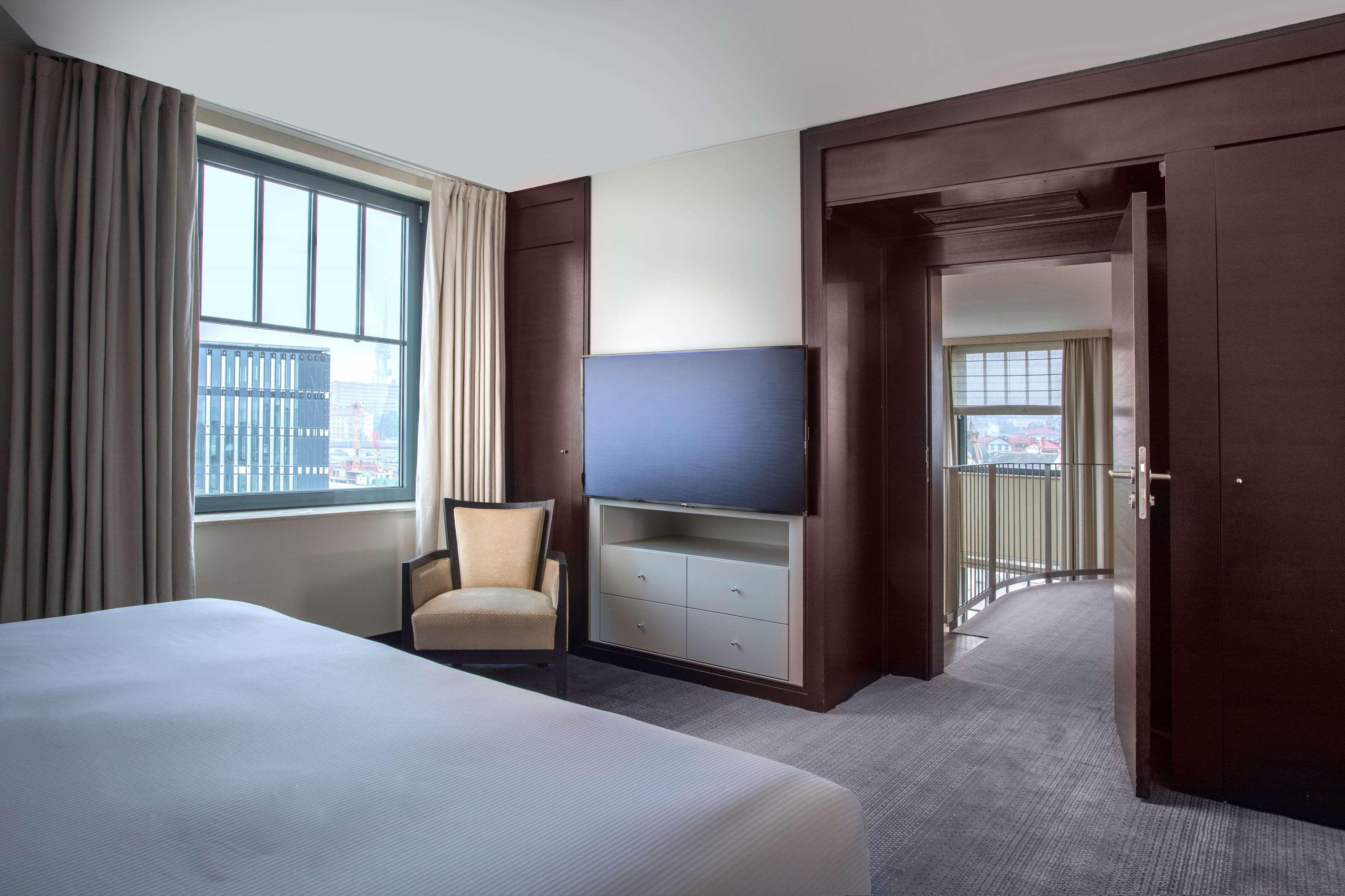 2 Bedrooms, Penthouse Suite, King Bed
