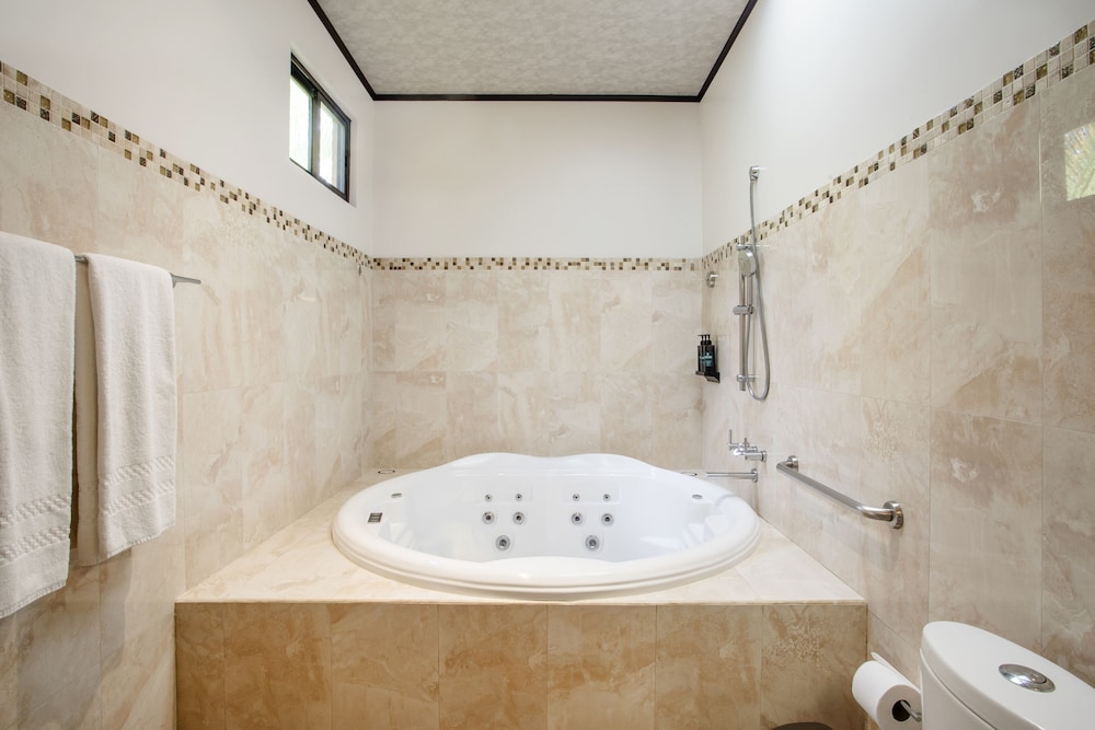 Premium, King Bed, Arenal Manoa And Hot Springs 7/7