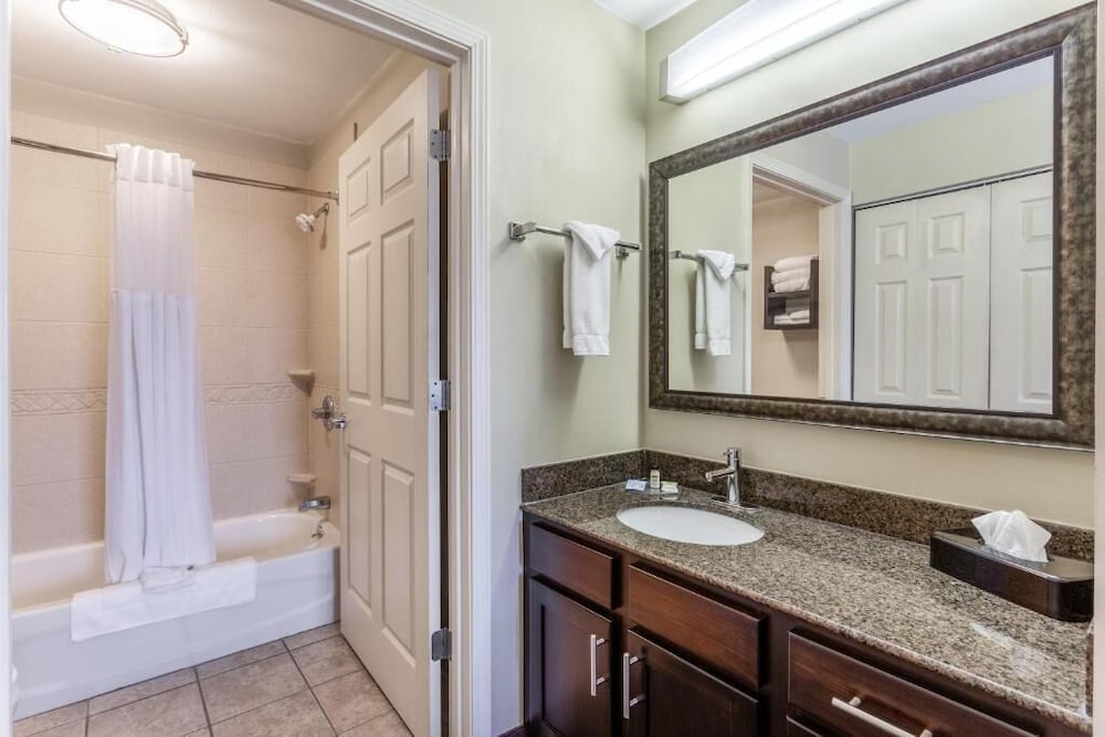 CANDLEWOOD SUITES HARRISBURG 25/76