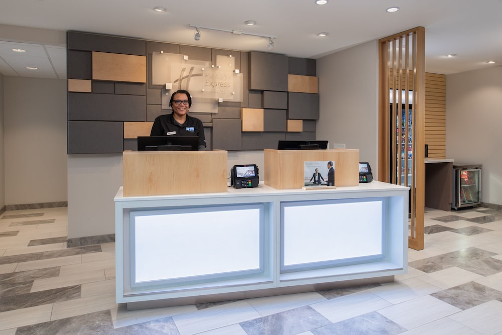 Holiday Inn Express Suites Camas Vancouver 9/33