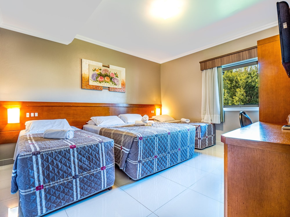 ROOM, QUADRUPLE