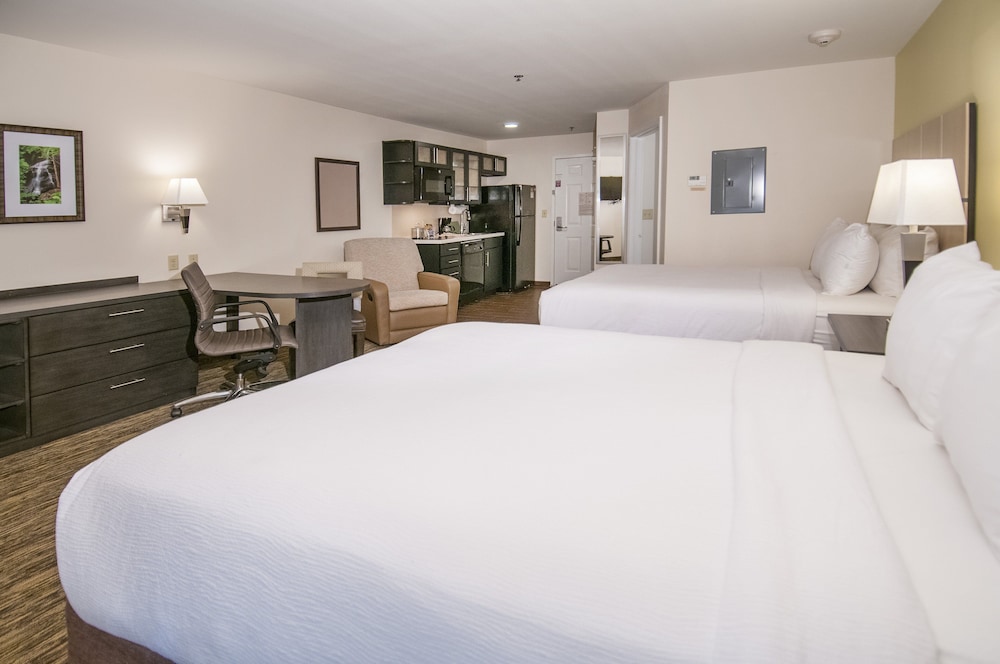 Candlewood Suites Baton Rouge College Drive 13/44