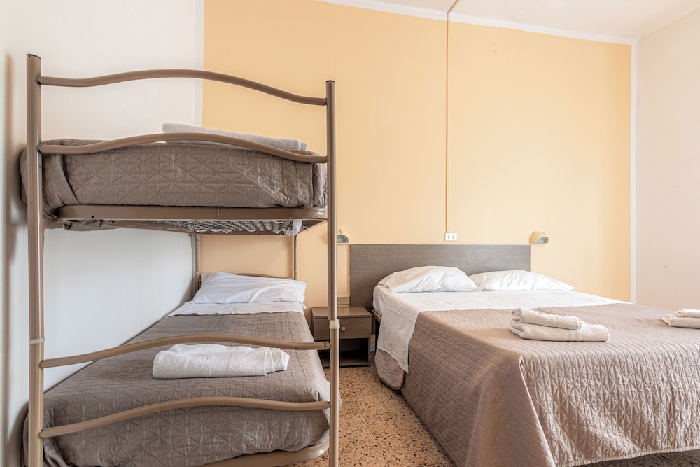 HOTEL BRITTA 14/26