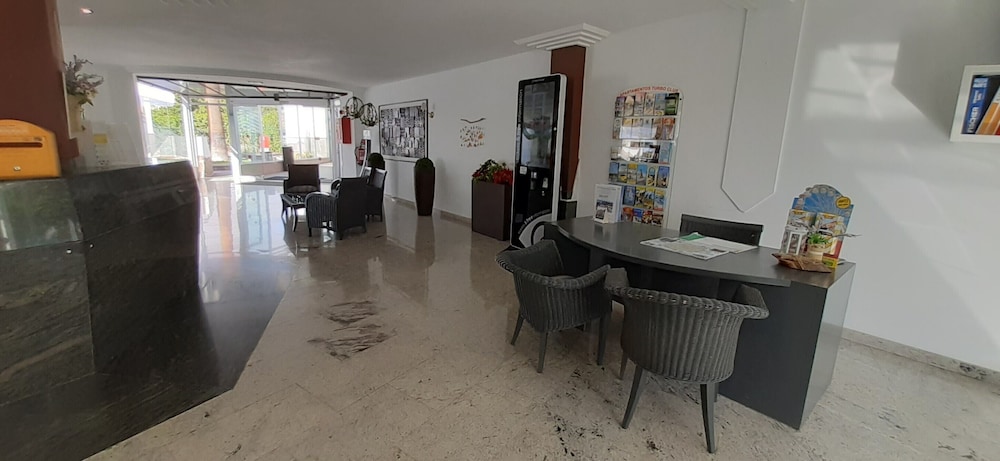 Turbo Club Apartments 3/50
