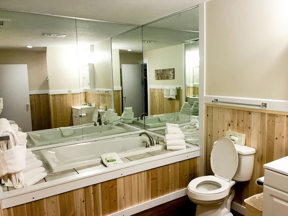 Carriage House Country Club 47/50