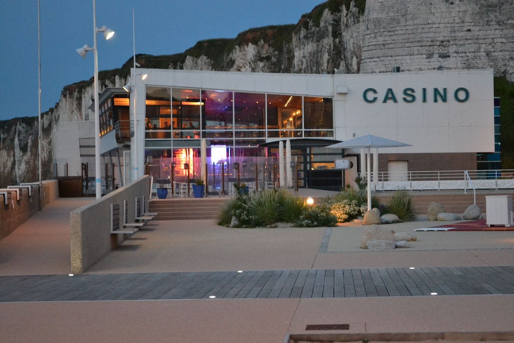 Hotel Du Casino 4/58