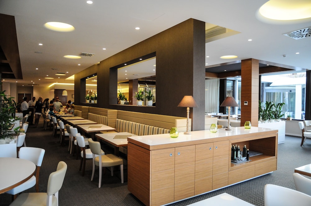 Oxygen Lifestyle Hotel 33/50