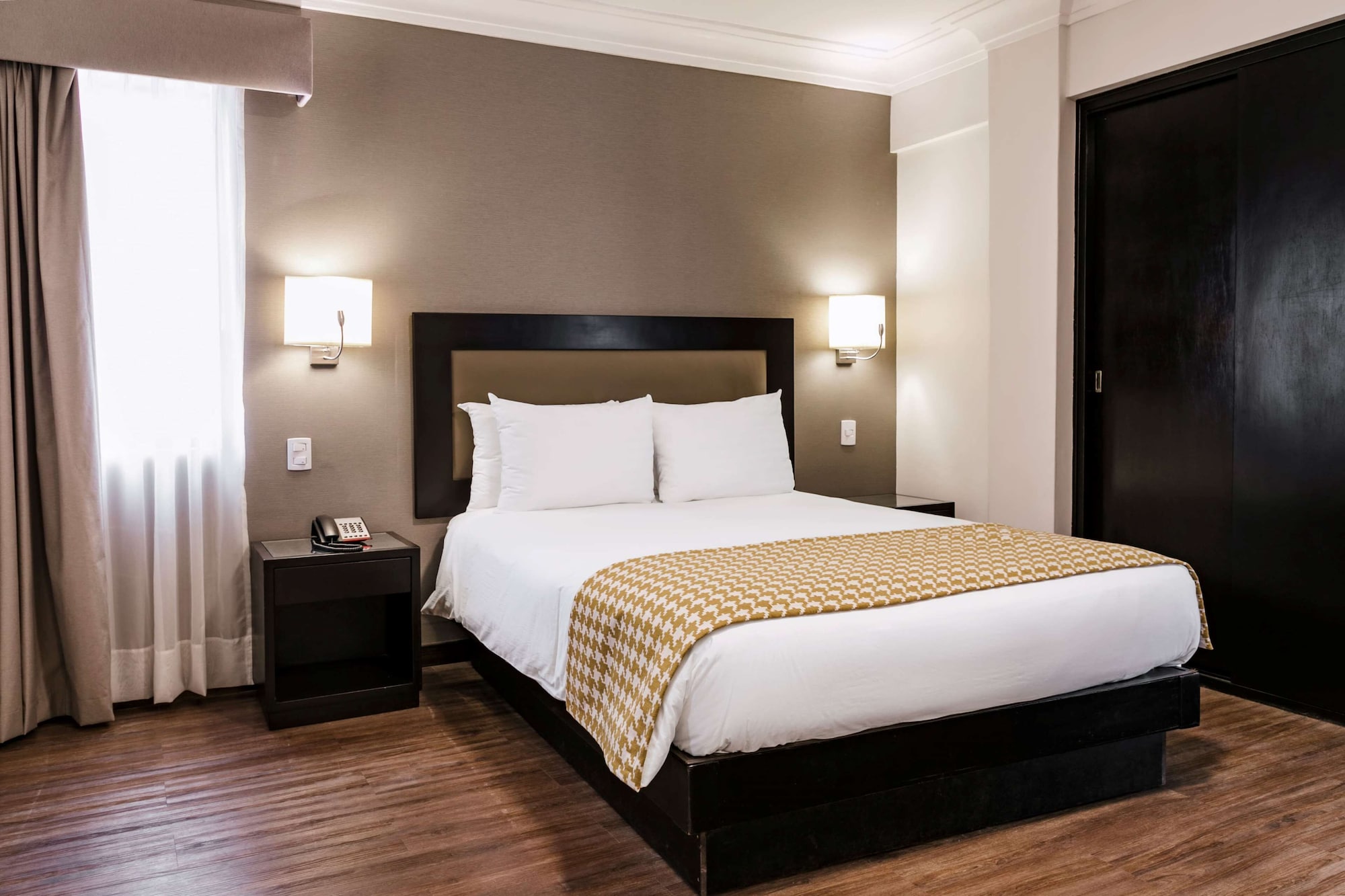 Room, Queen Bed, Accessible