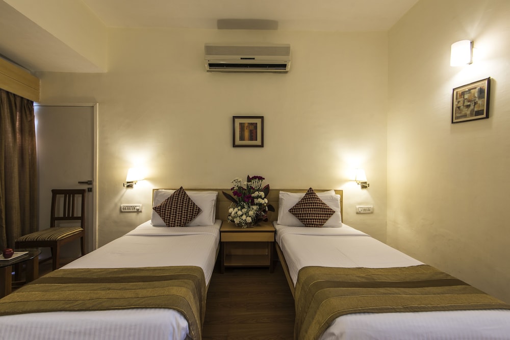 Phoenix Hotel 20/50