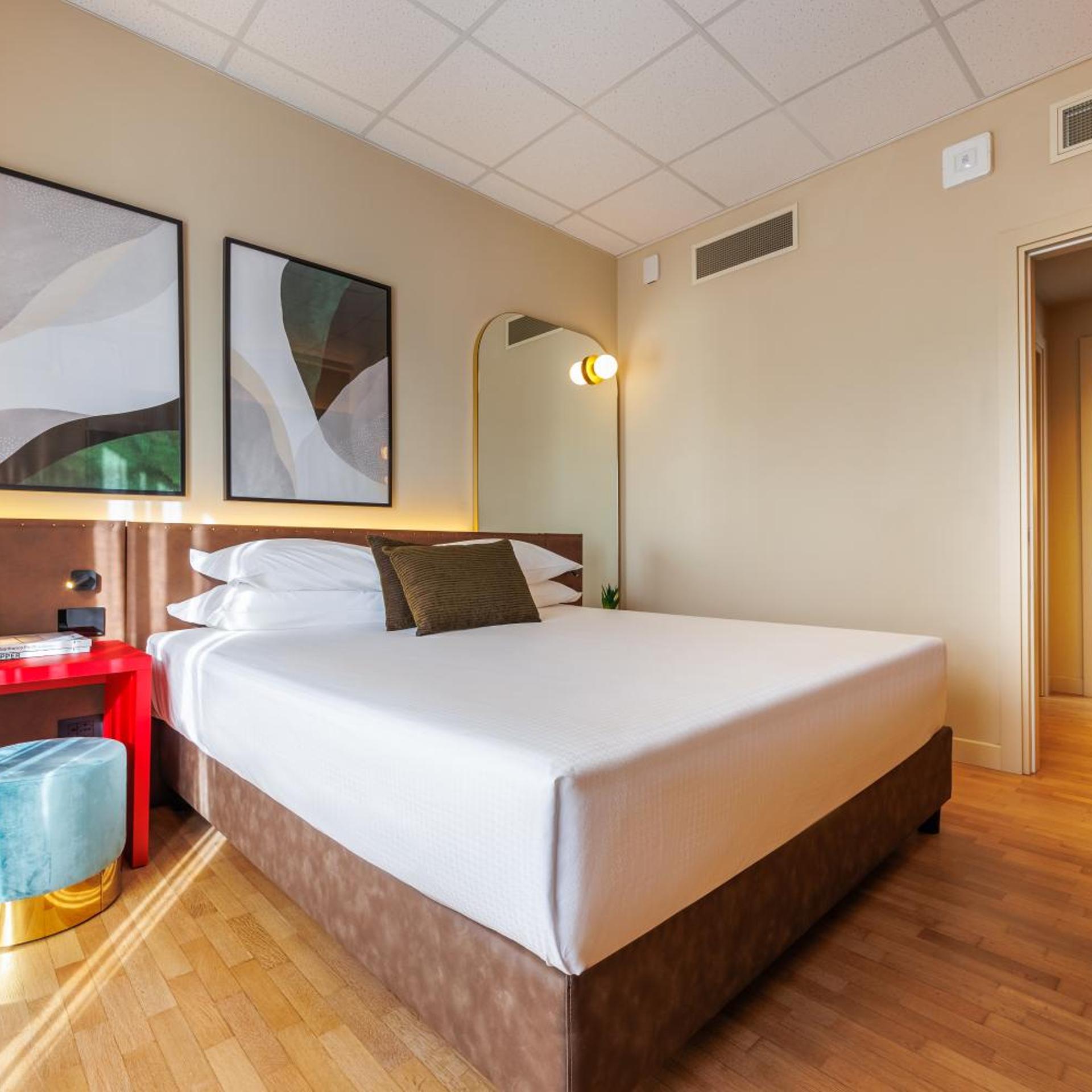 Room, City View