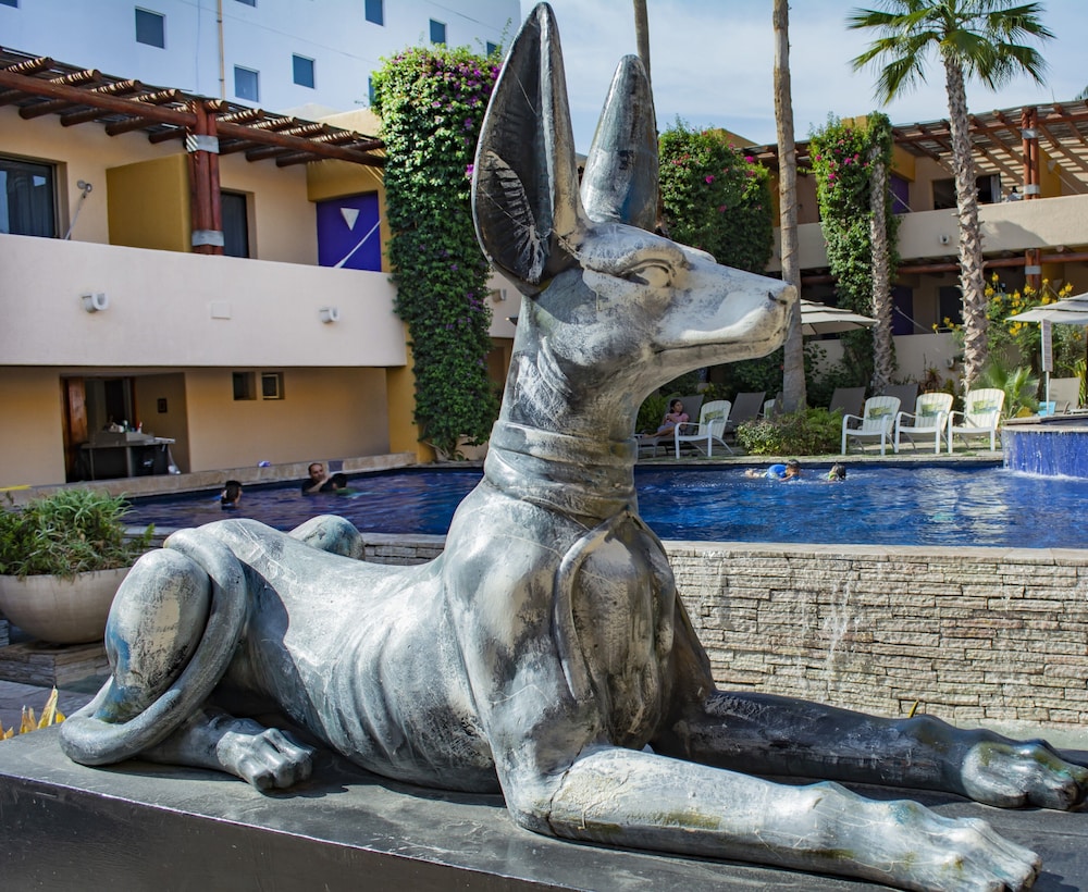 Los Patios Hotel 9/57