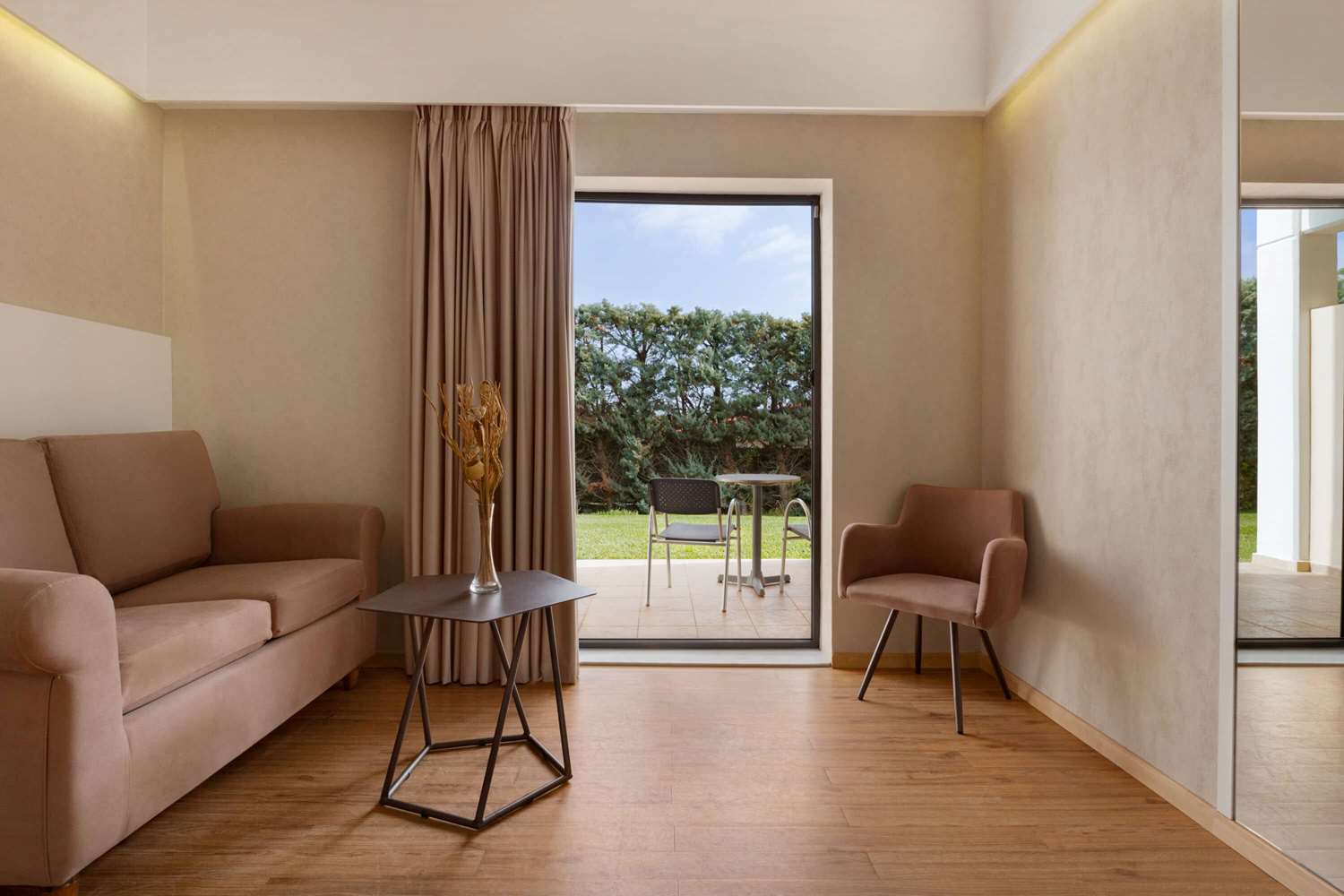 Ramada Plaza by Wyndham Thraki 27/49