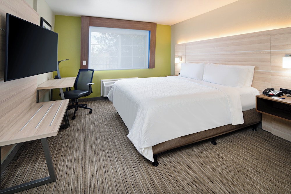 Holiday Inn Express Watsonville 20/52