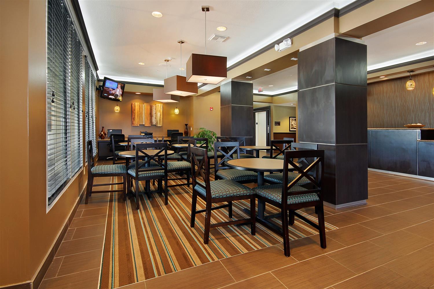 Best Western Plus Seawall Inn and Suites By The Beach 17/24