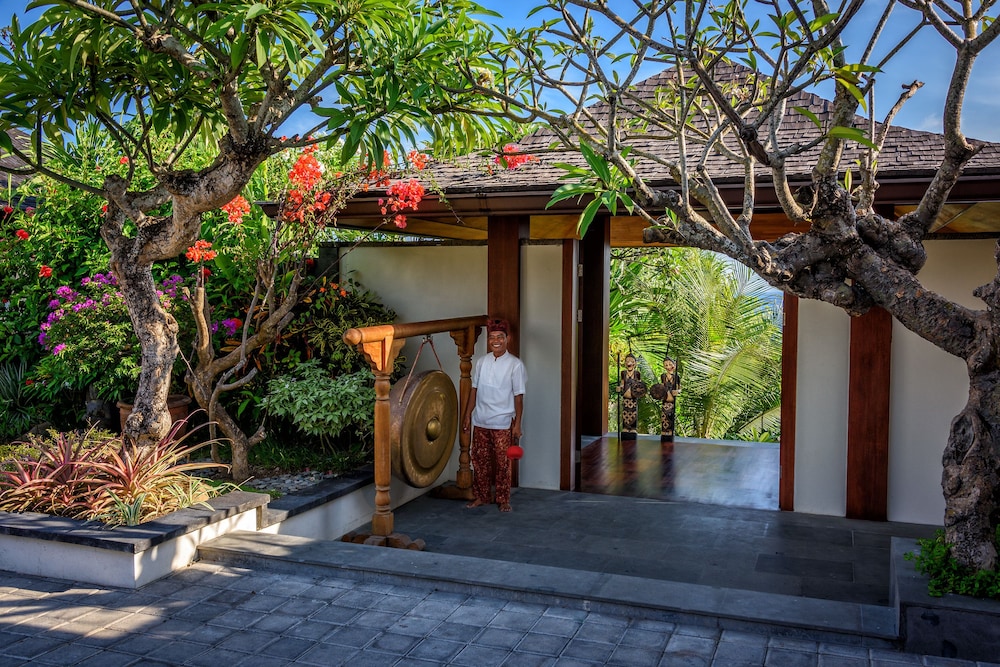 PRIVATE VILLAS OF BALI 50/50