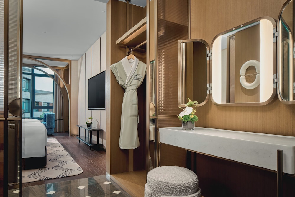 غرفة قياسية بسريرين مزدوجين بإطلالة على الحديقة، Hotel Indigo Wuxi Qingming Bridge by IHG 4/5