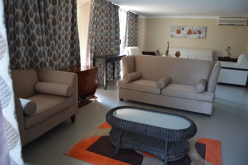 Airport Gardens Boutique Hotel 41/68