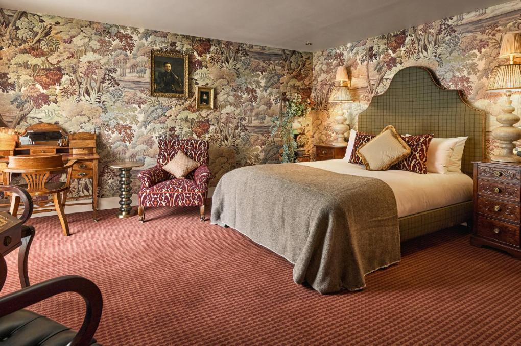 Wet, King Bed, Queen Bed, Accessible
