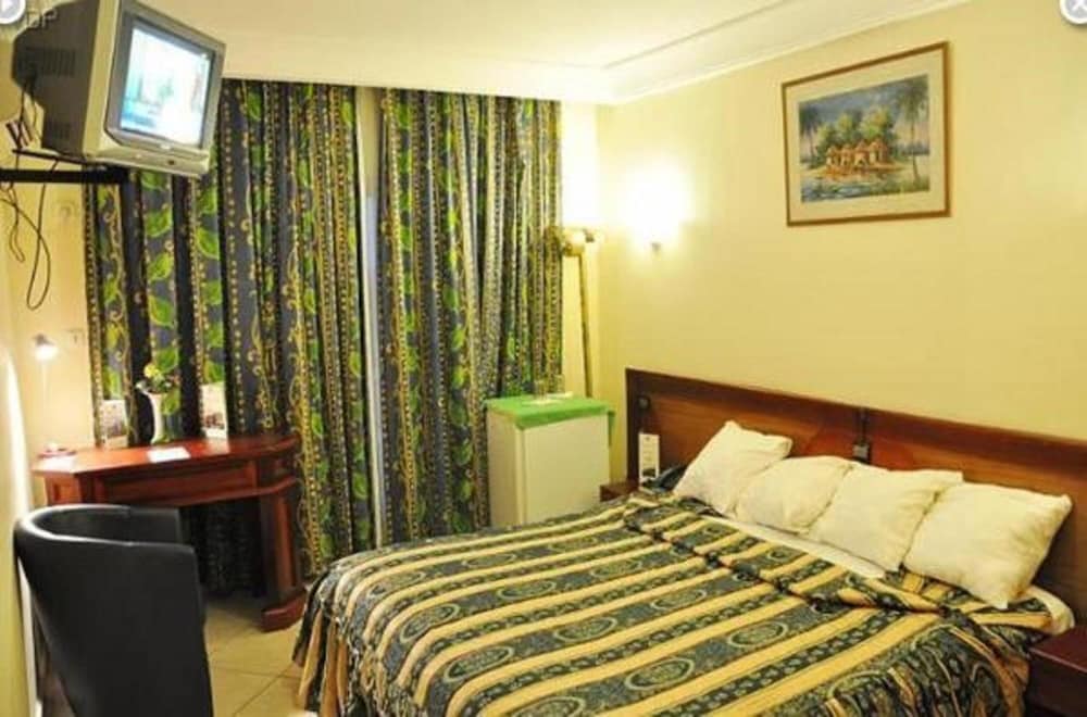Vallee Des Princes Hotel 13/47