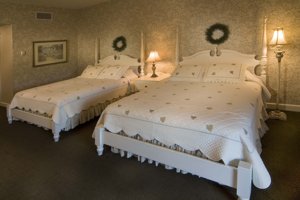 Carlisle Inn Sugarcreek 26/58