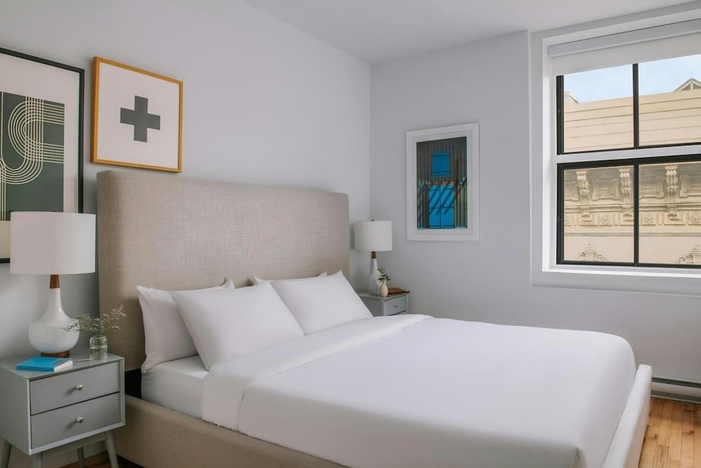The Alexander Hotel - Old Montreal 16/50