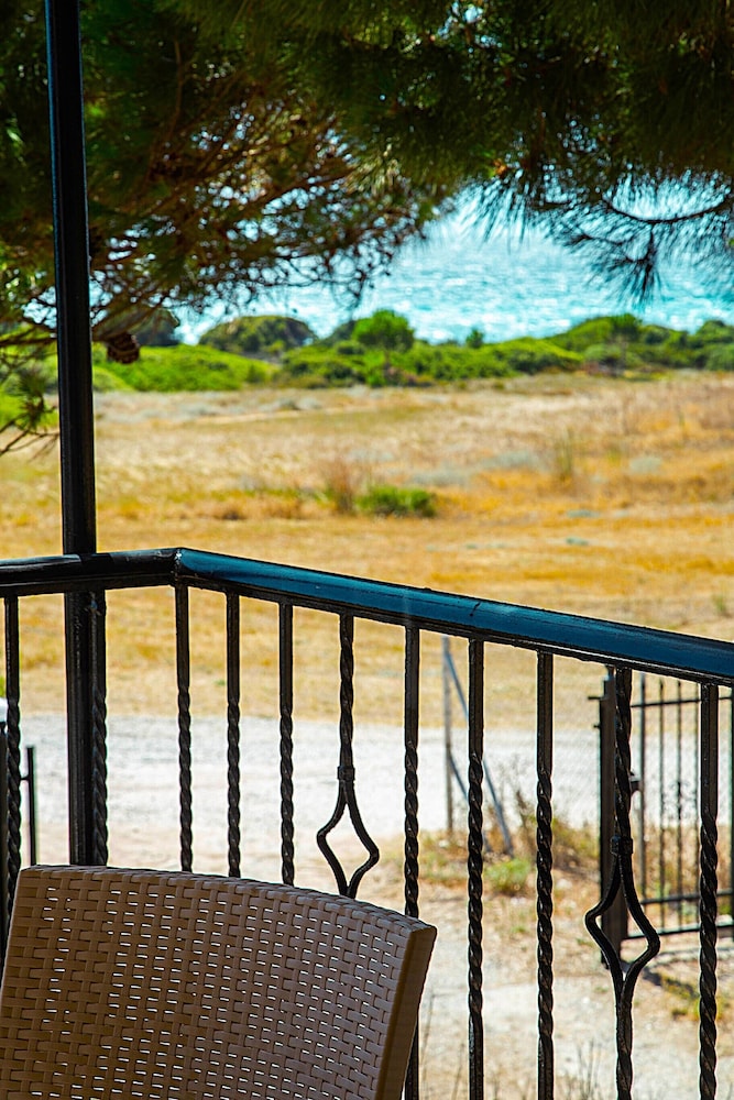Romanos Beach Villas 32/49