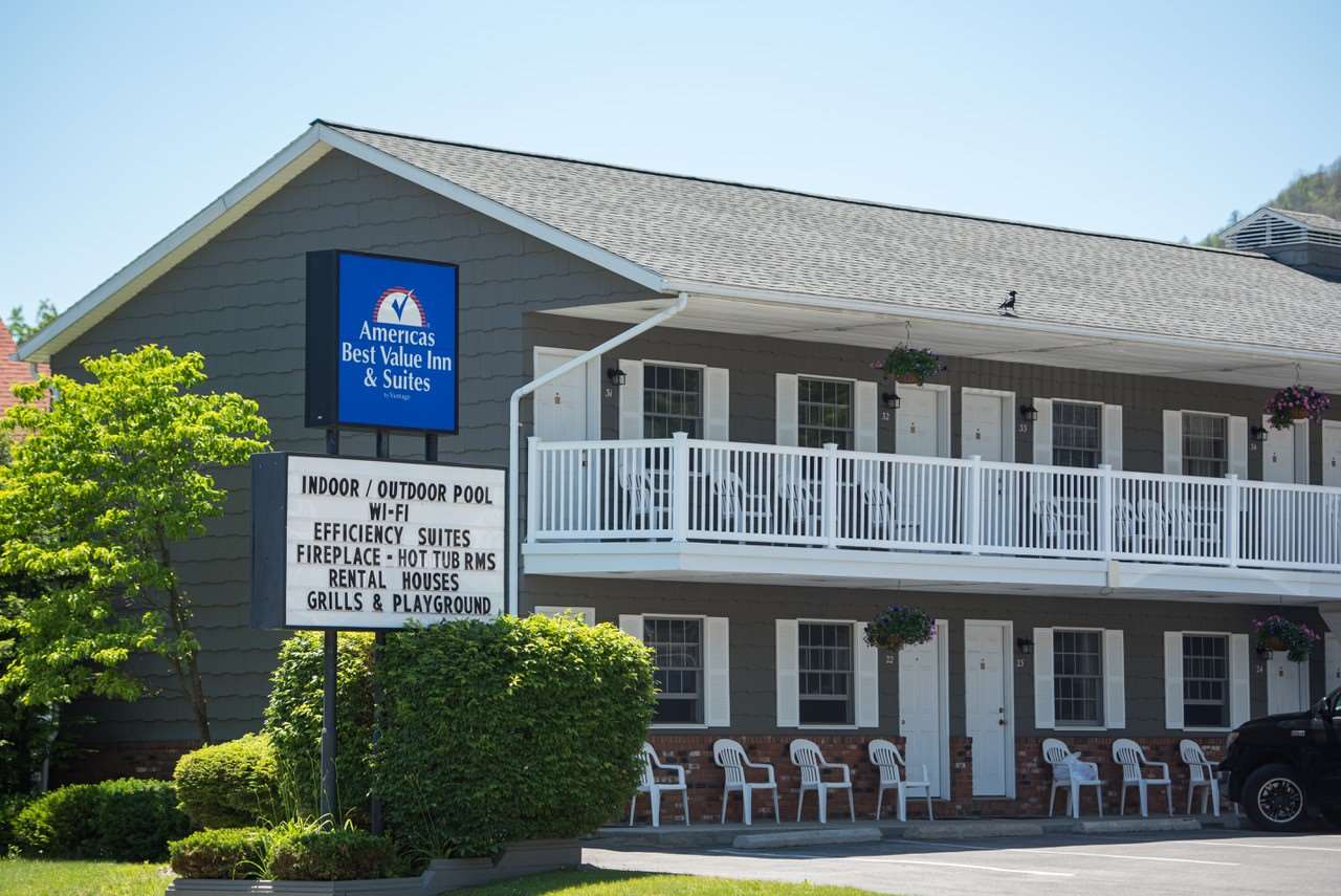 Adirondack Retreat Inn and Suites 2/36