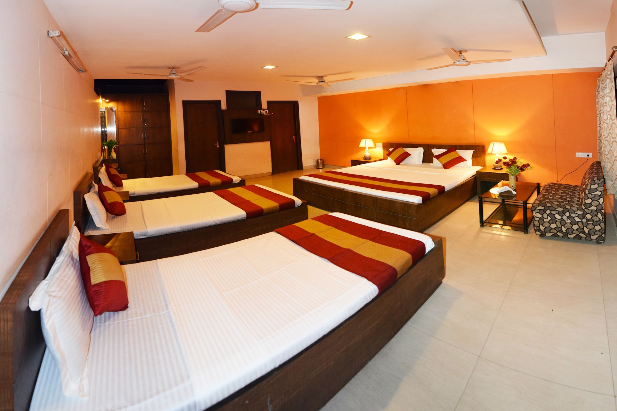 FAMILY, MULTIPLE BEDS