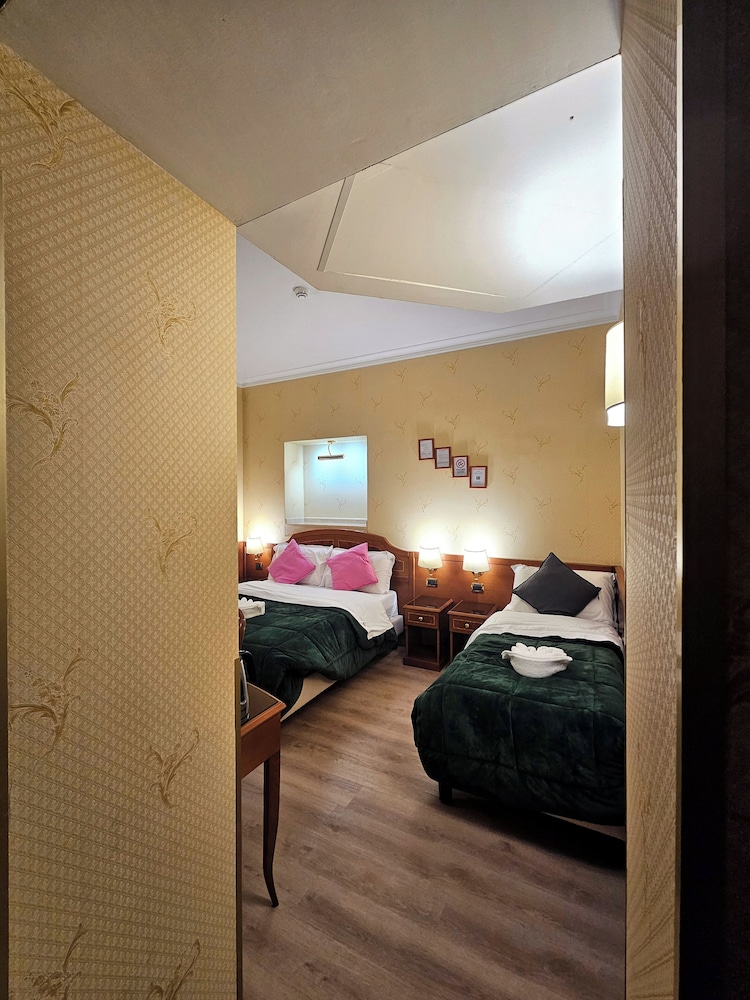 AMADEUS HOTEL ROME 16/50