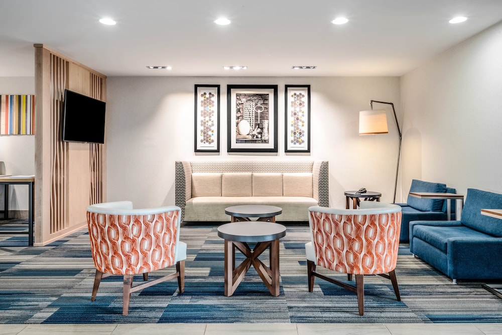 Holiday Inn Express Hotel & Suites Tappahannock 25/44