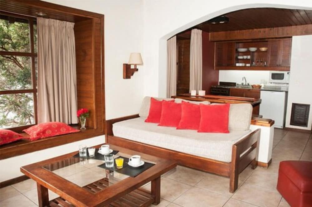 PAILAHUE LODGE & CABANAS 12/80