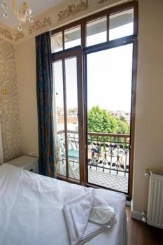 Standard, Quadruple, Double Bed, Partial Sea View
