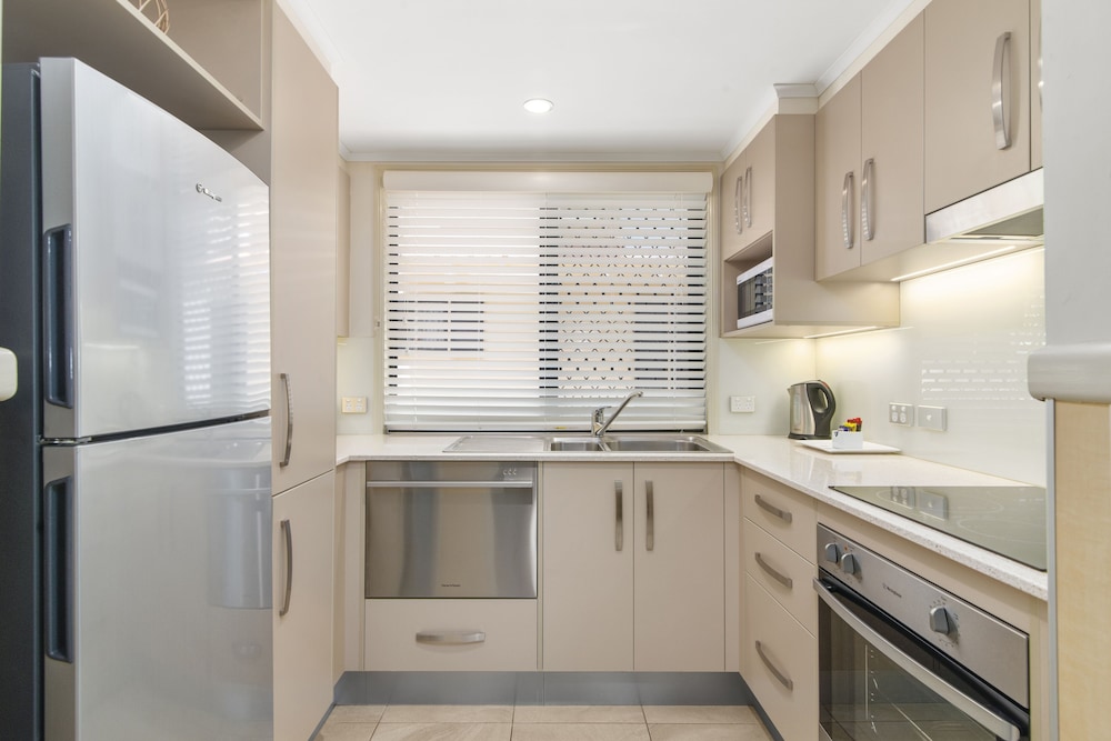 ASHMORE PALMS HOLIDAY VILLAGE 39/78