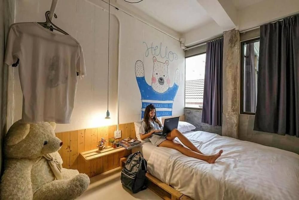 Pastelhouse hostel 6/21