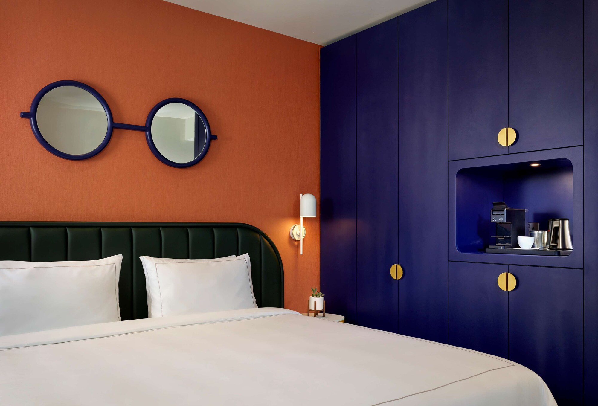 Art, Studio, King Bed