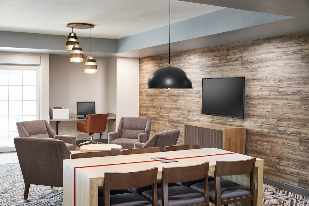 Candlewood Suites Milwaukee Airport-Oak Creek 67/73
