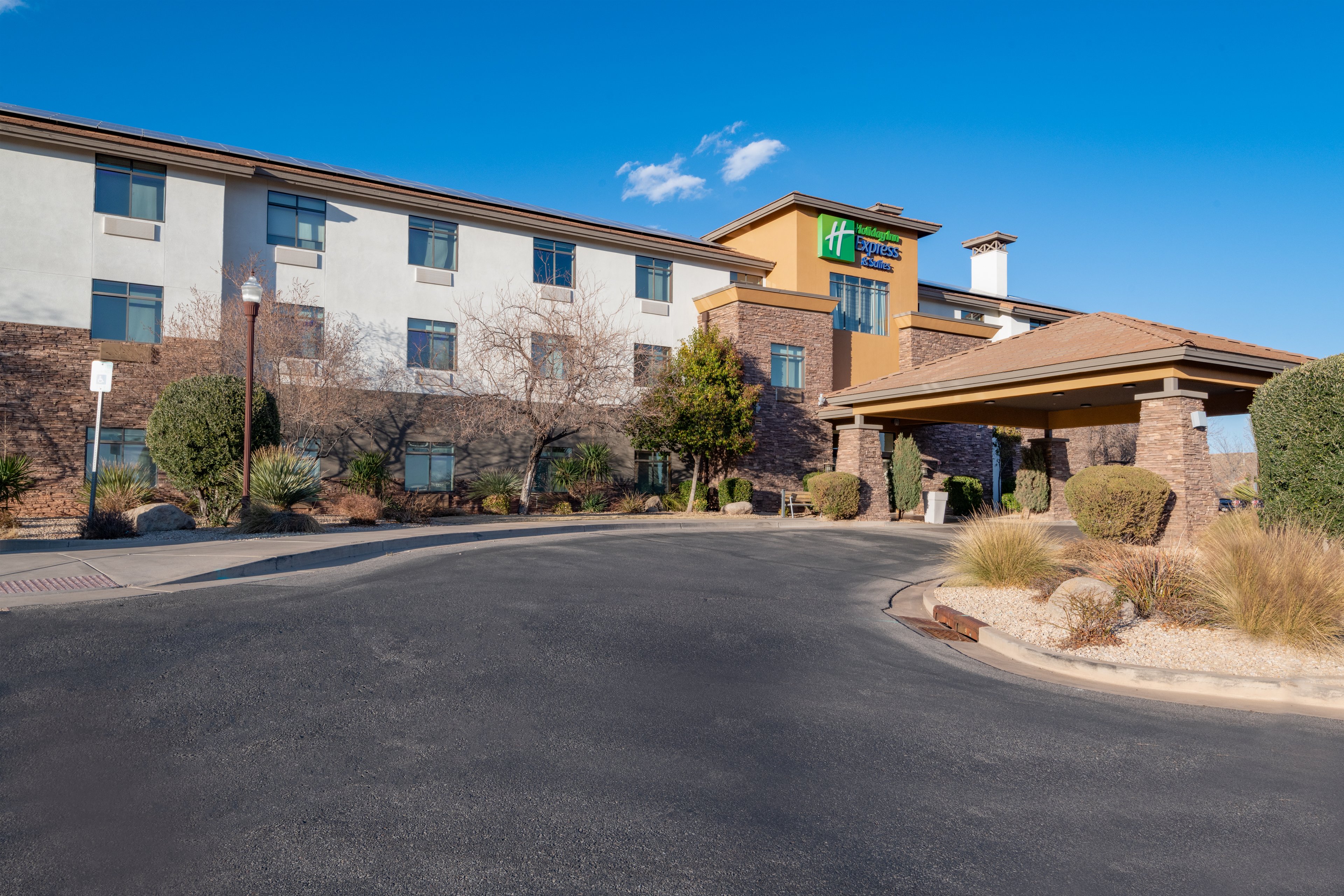 Holiday Inn Express Hotel Suites St George North 41/48