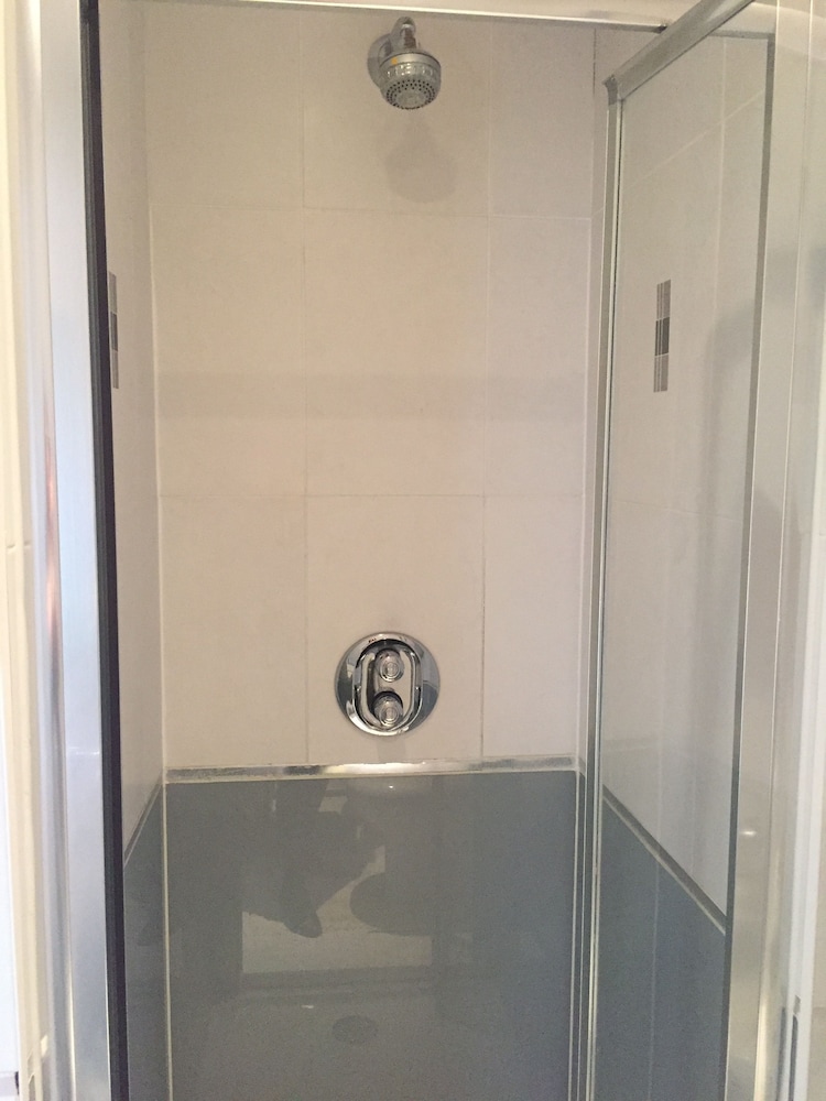 Edgware Bed and Breakfast 12/34