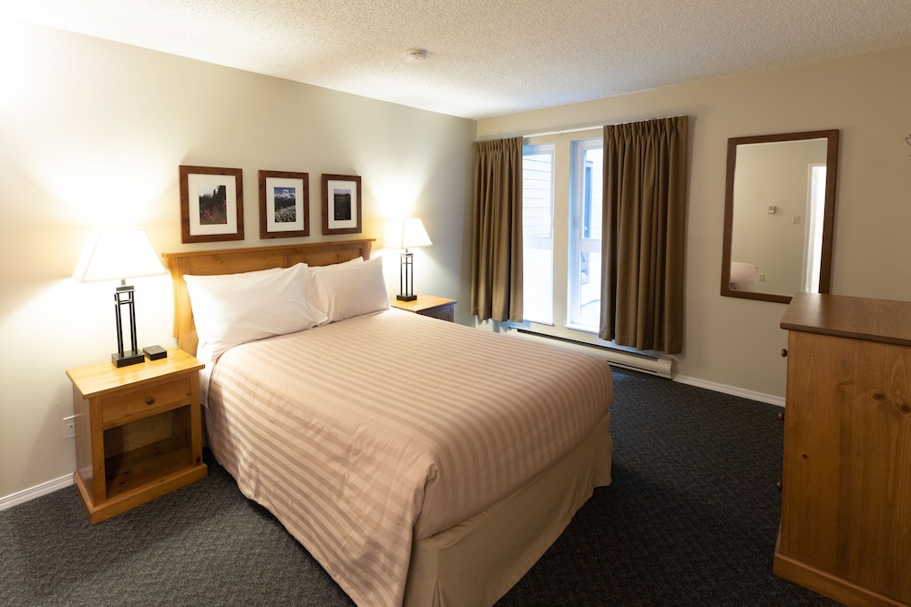 Tantalus Resort Lodge 17/55