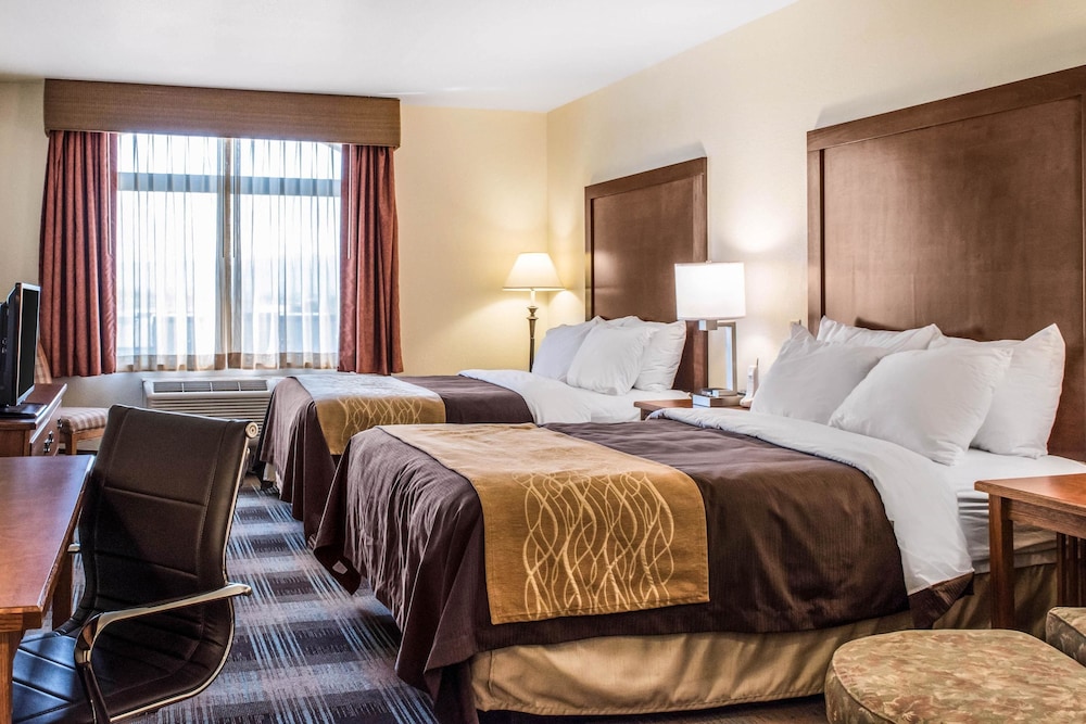 Comfort Inn Suites Sheridan 4/25
