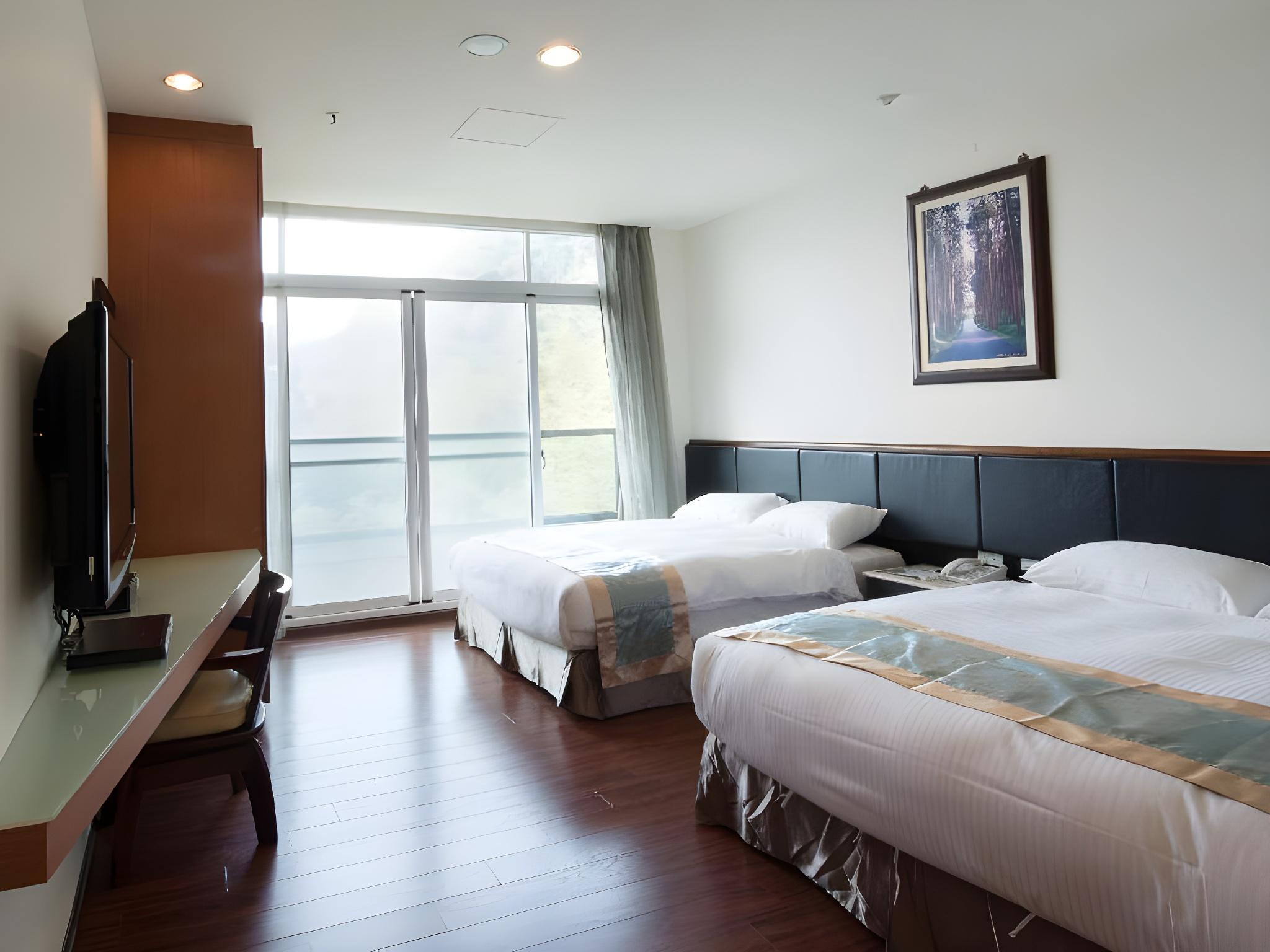 Room, Quadruple