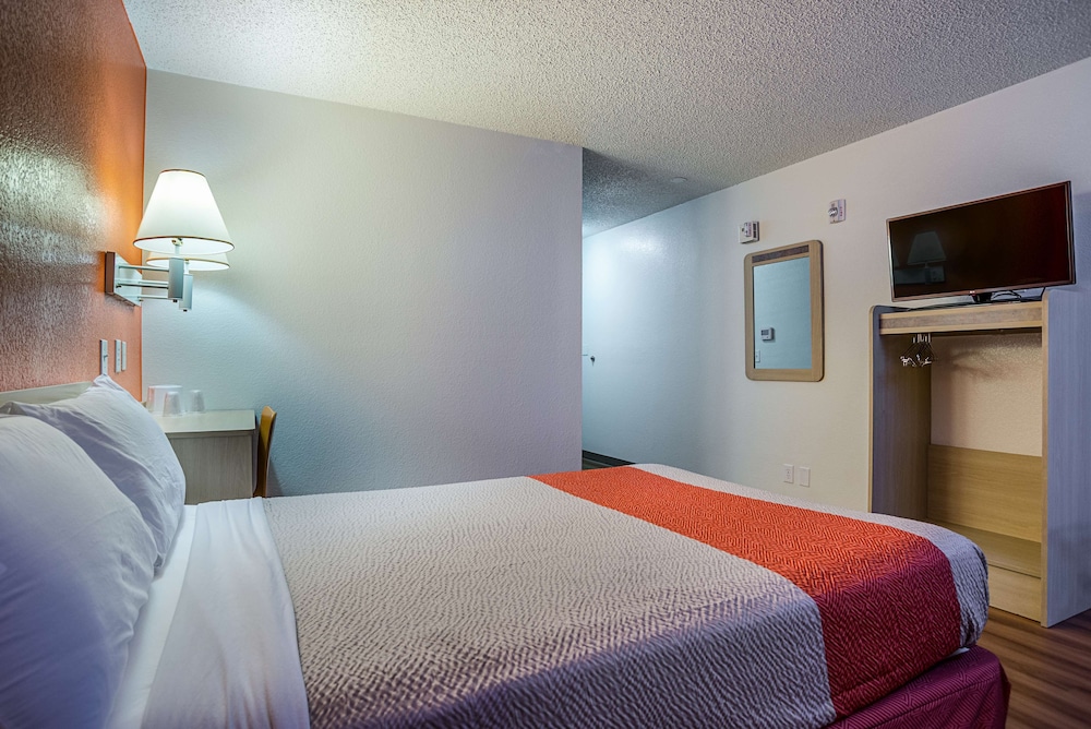 Motel6 Tucson, AZ - North 30/53