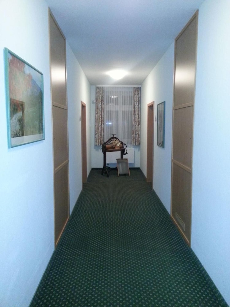 Hotel Am Schloss 6/50